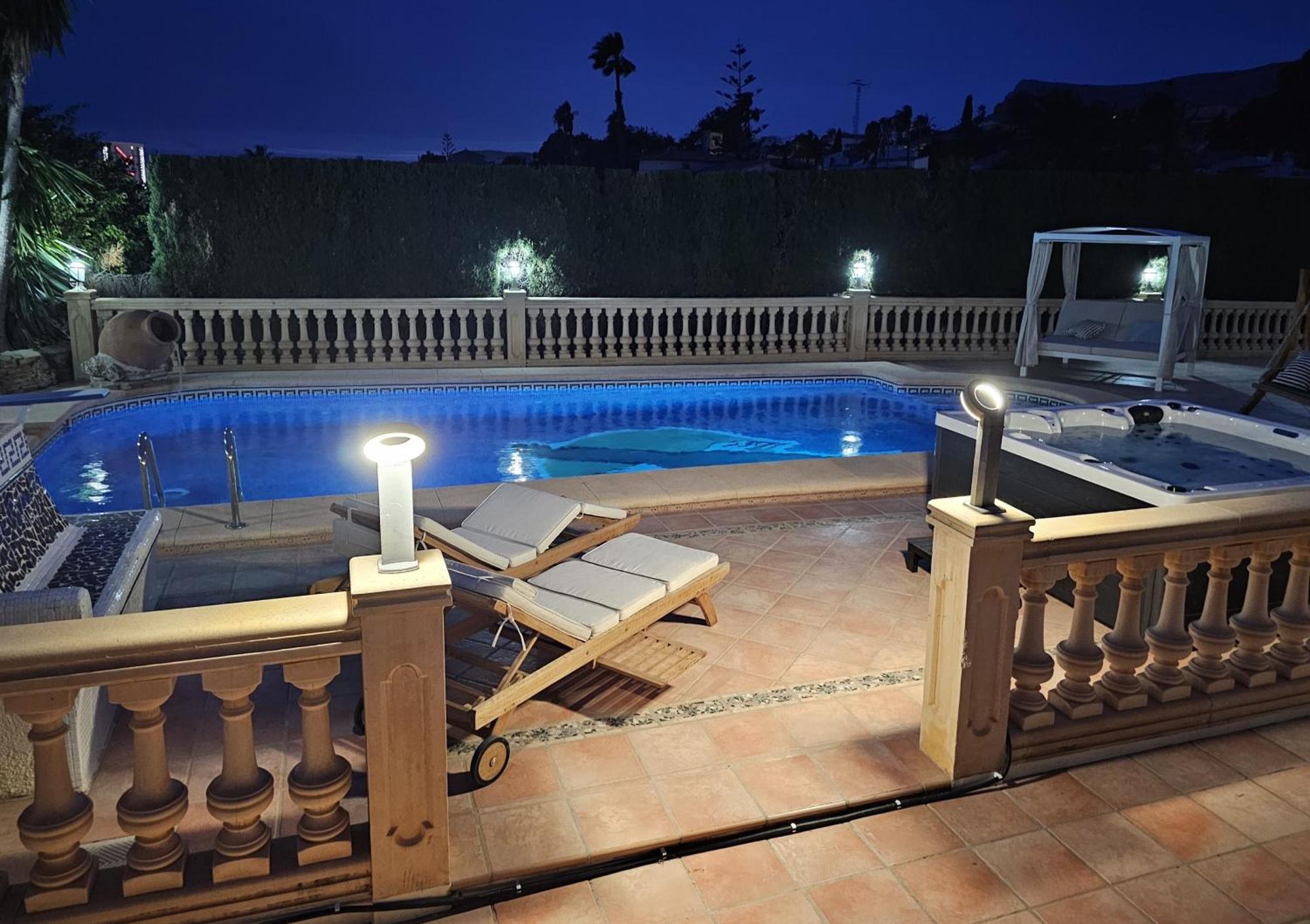 Luxury Villa - Pool, Hot Tub, Aircon, Tvs, Home Cinema, Office, Gbit Internet, Sports Equipment Calpe Exterior photo
