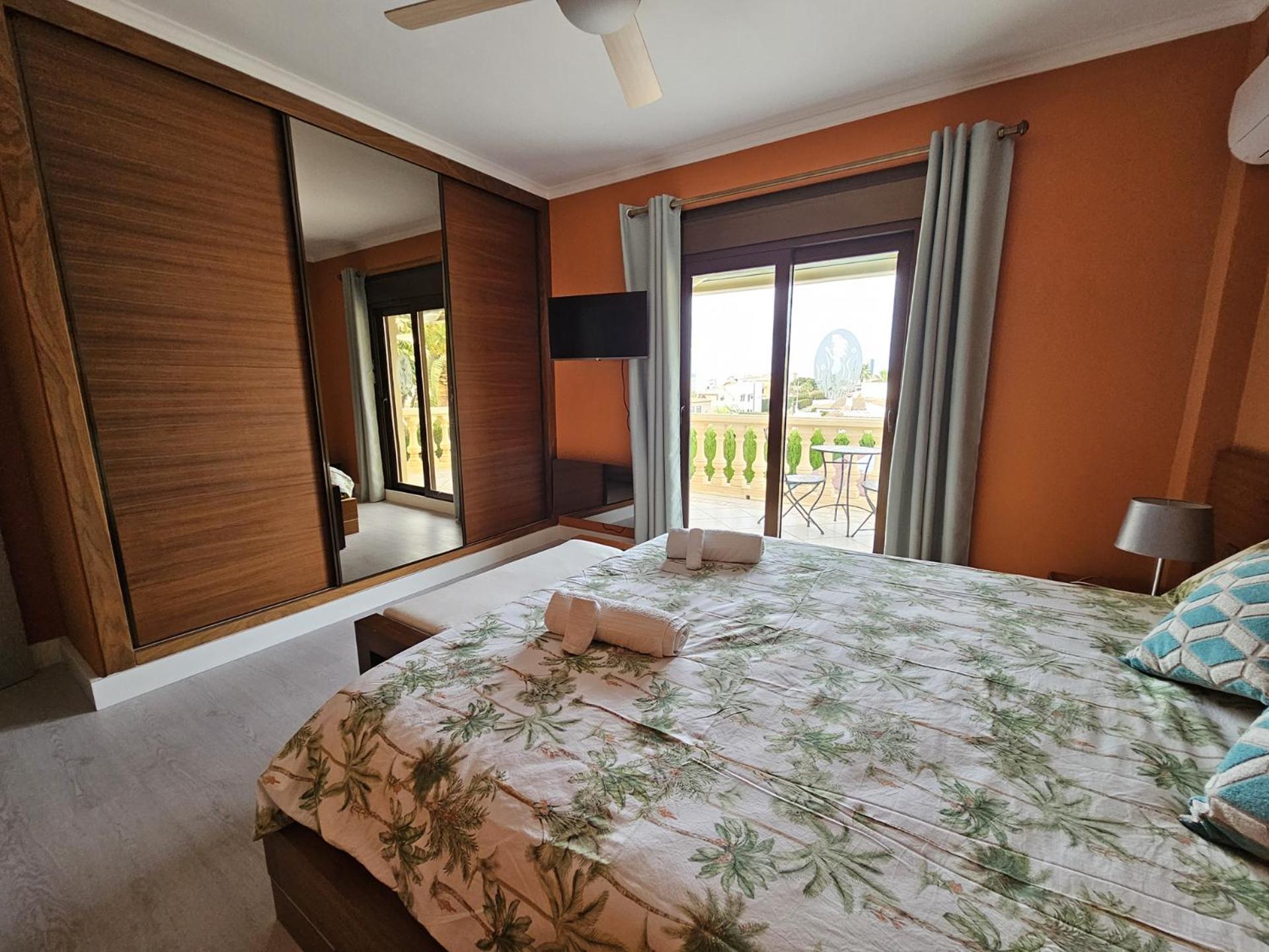 Luxury Villa - Pool, Hot Tub, Aircon, Tvs, Home Cinema, Office, Gbit Internet, Sports Equipment Calpe Exterior photo